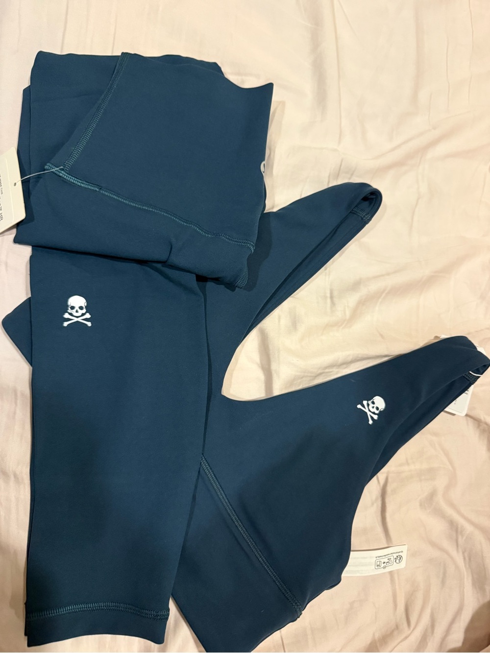 Lululemon align leggings and align v neck bra